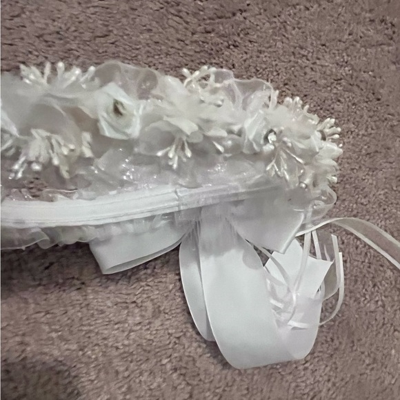 Elegant White Floral Headband with Bow - Picture 8 of 10